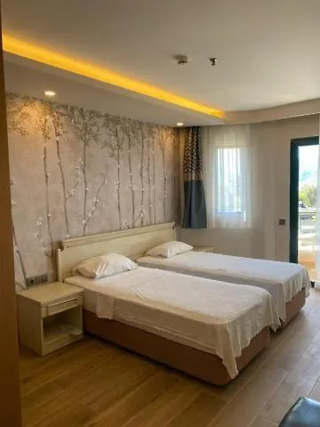 Hotel Mutlu 페티예