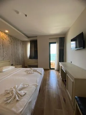 Hotel Mutlu 페티예