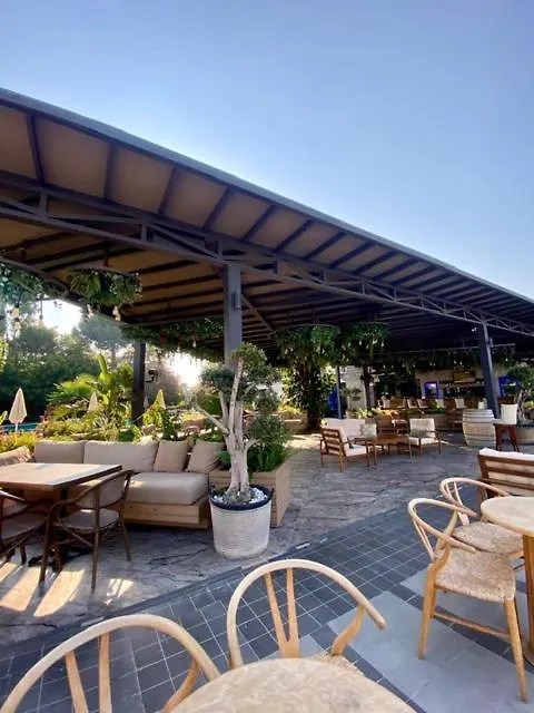 Hotel Mutlu 페티예